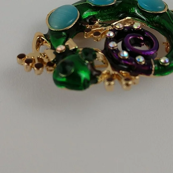 Gecko Lizard Brooch Pin Bow Tie Enamel Whimsical Fun Collectible - Picture 3 of 9